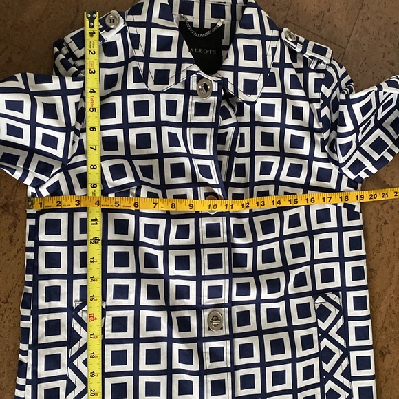 Talbots short trench geometric, toggle coat! Modern/classic Size 5 - Picture 14 of 17